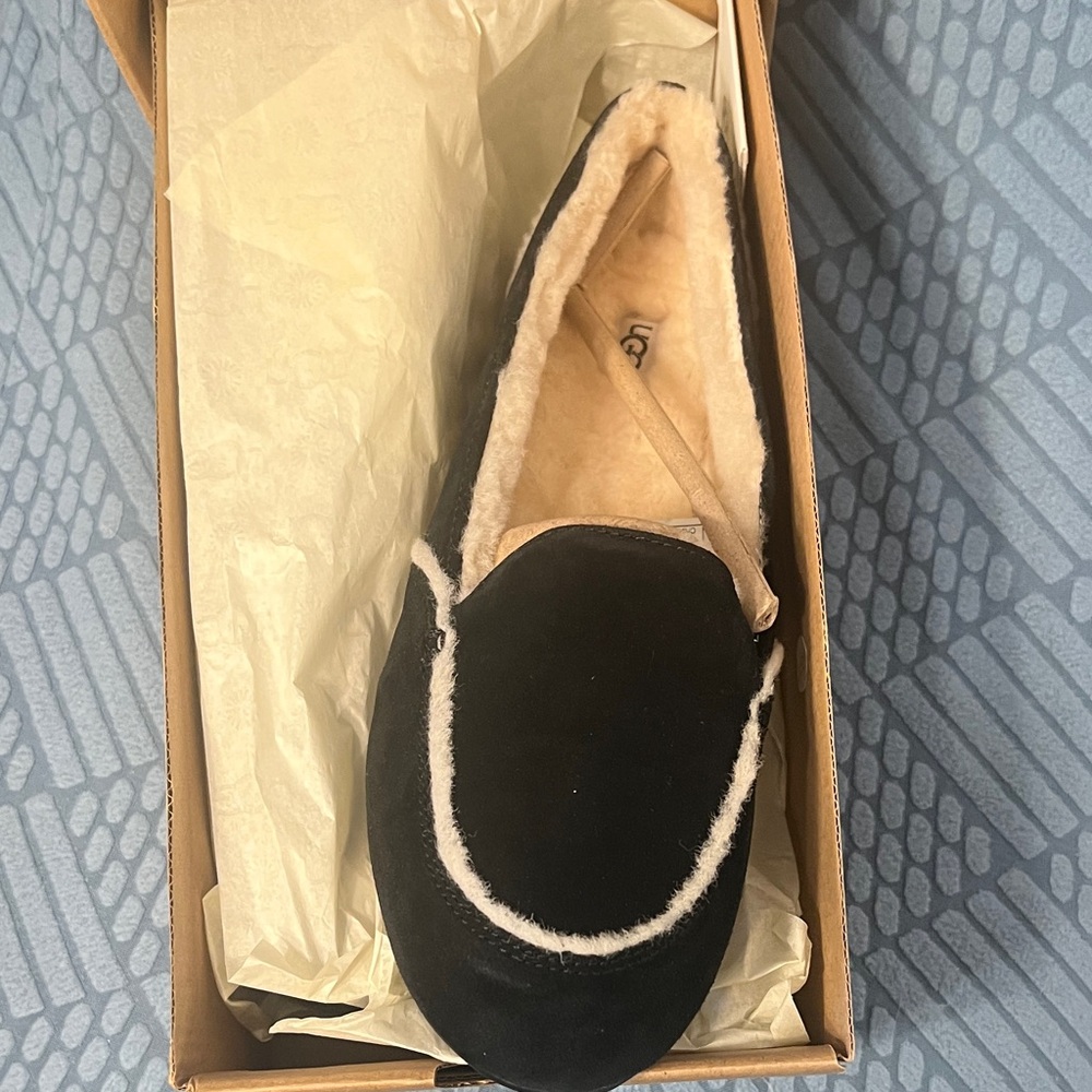 UGG Women's Black and Cream Slippers NWT